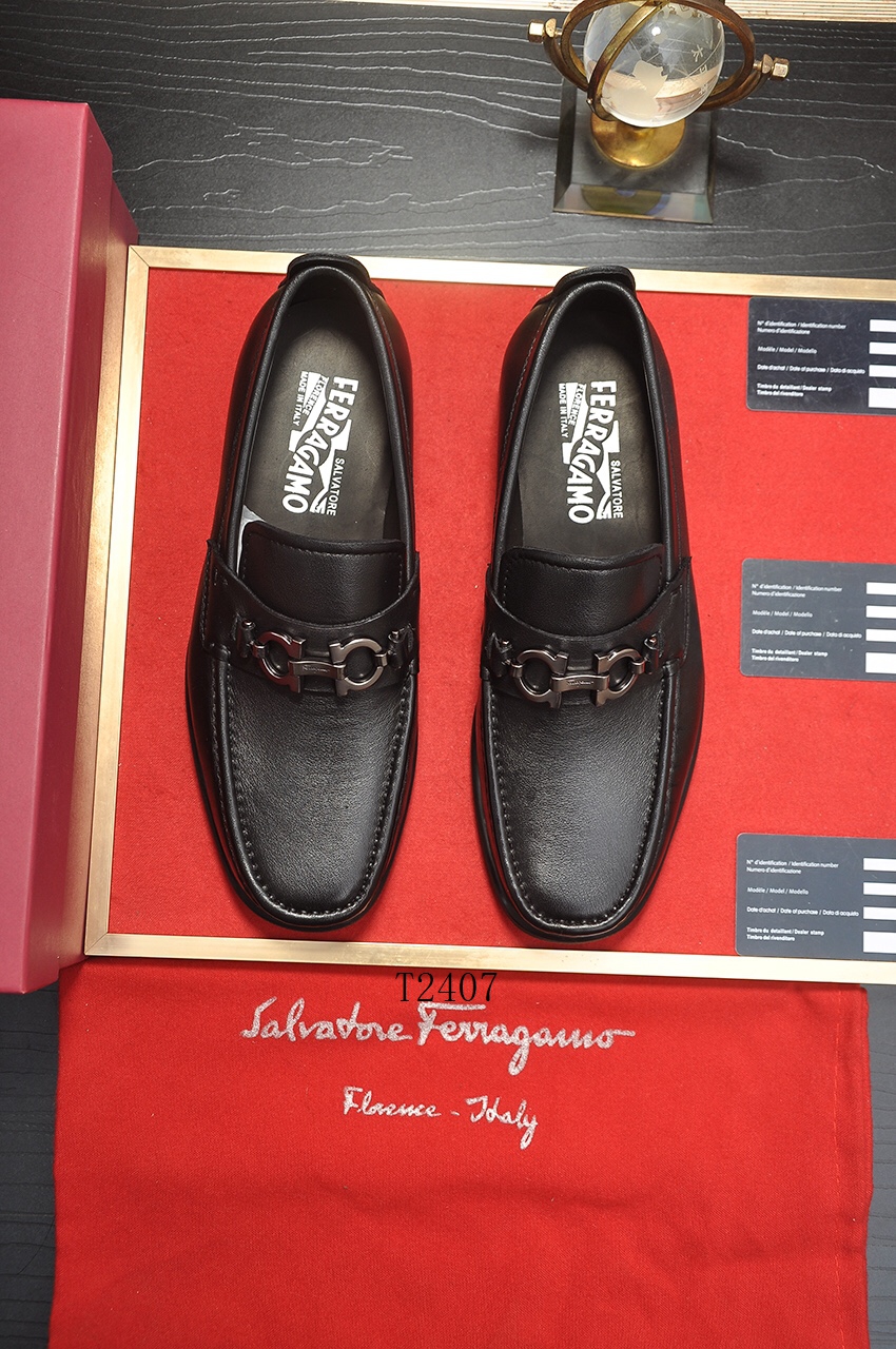 Ferragamo sz38-44 590